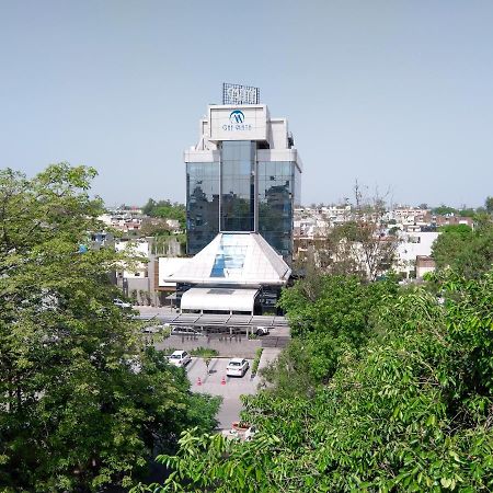 The Maya Hotel Джаландхар Екстериор снимка