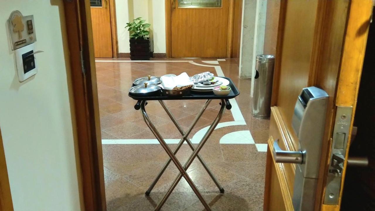 The Maya Hotel Джаландхар Екстериор снимка