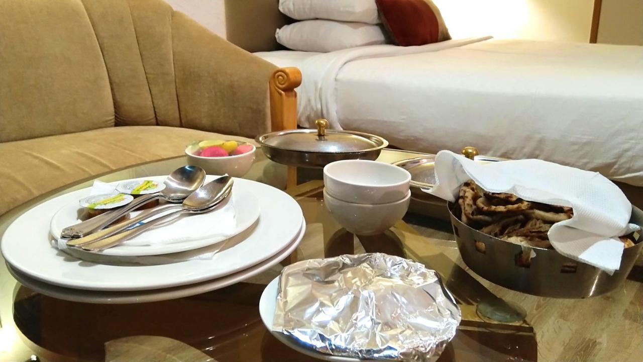 The Maya Hotel Джаландхар Екстериор снимка