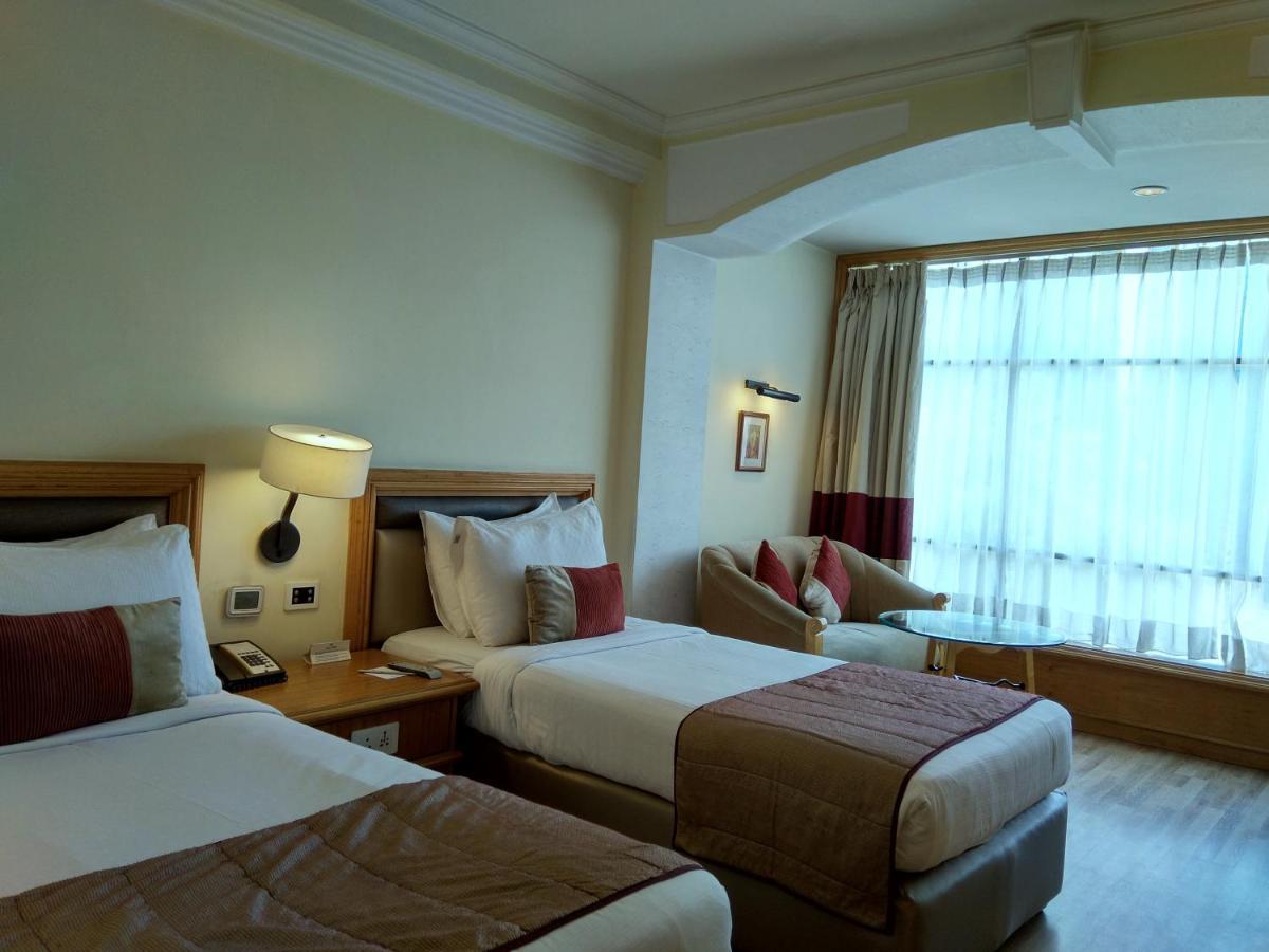 The Maya Hotel Джаландхар Екстериор снимка