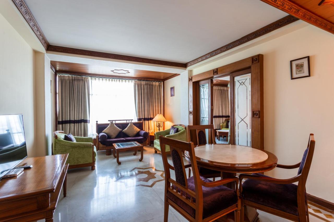 The Maya Hotel Джаландхар Екстериор снимка