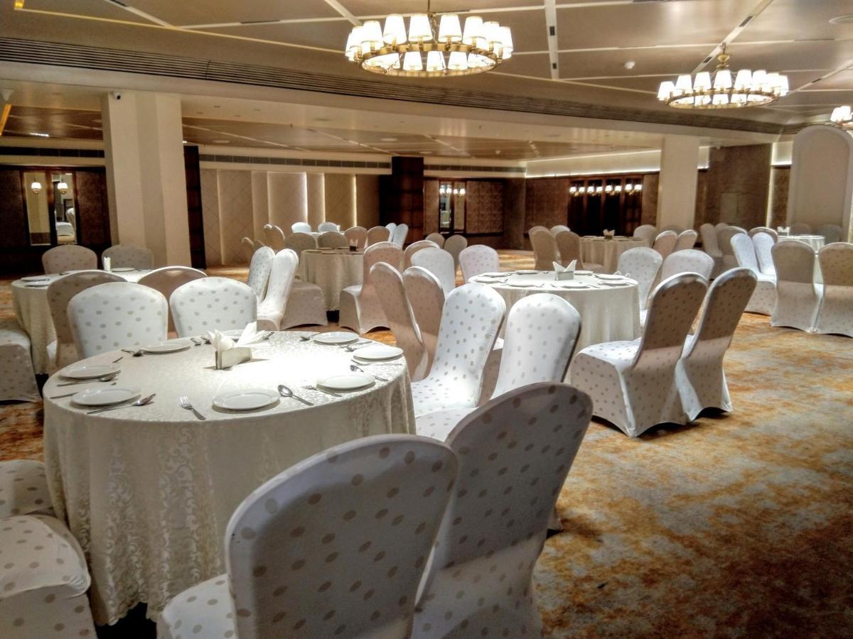 The Maya Hotel Джаландхар Екстериор снимка