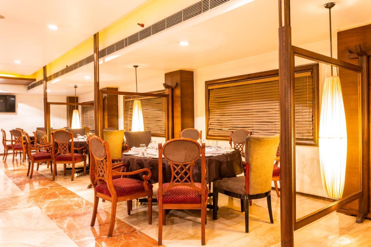 The Maya Hotel Джаландхар Екстериор снимка