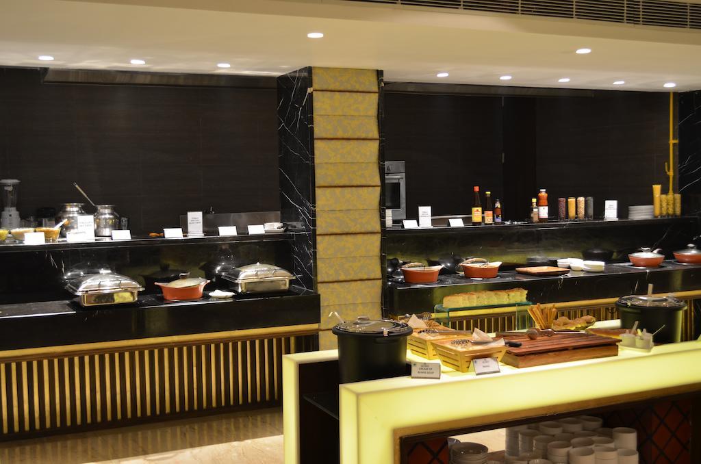 The Maya Hotel Джаландхар Екстериор снимка