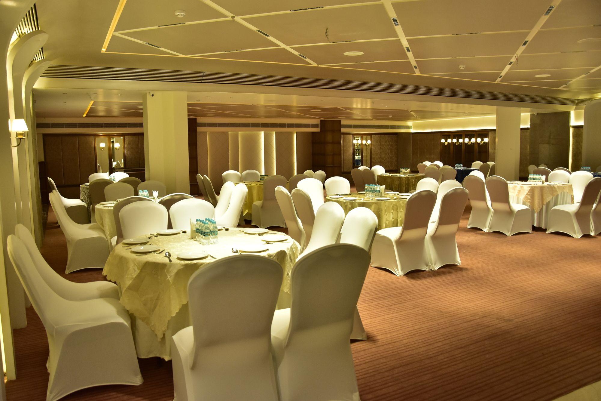 The Maya Hotel Джаландхар Екстериор снимка